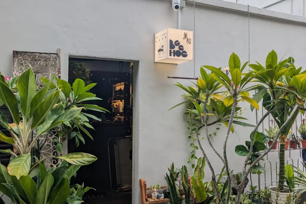 There is something interesting about cafés that do not try too hard to be seen.